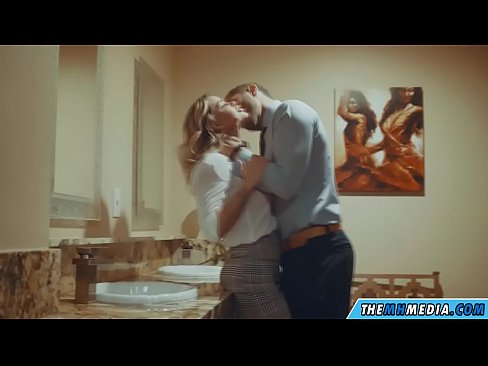 ❤️ Quando uma loira peituda o seduz numa casa de banho pública ❤❌ Sexo em nós pt.corona-pass.ru ☑